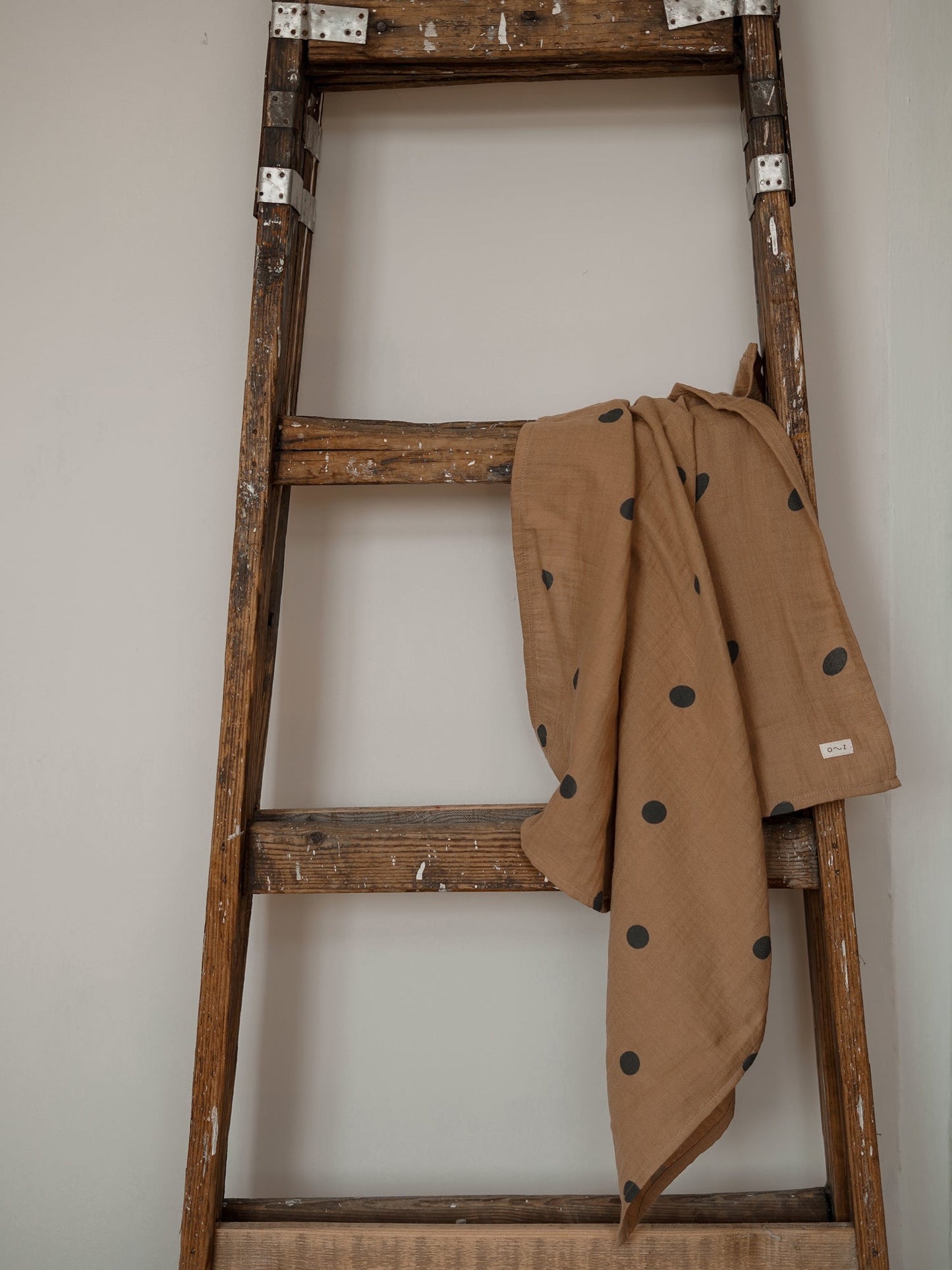 Gold Dots Muslin [organic zoo] (core collection)