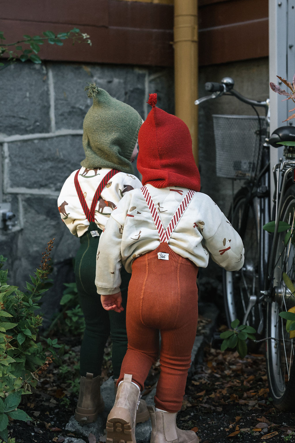 Retro Ribbed Footed Tights With Braces - Cinnamon Christmas Patterned - organic zoo collaboration [SILLY Silas]