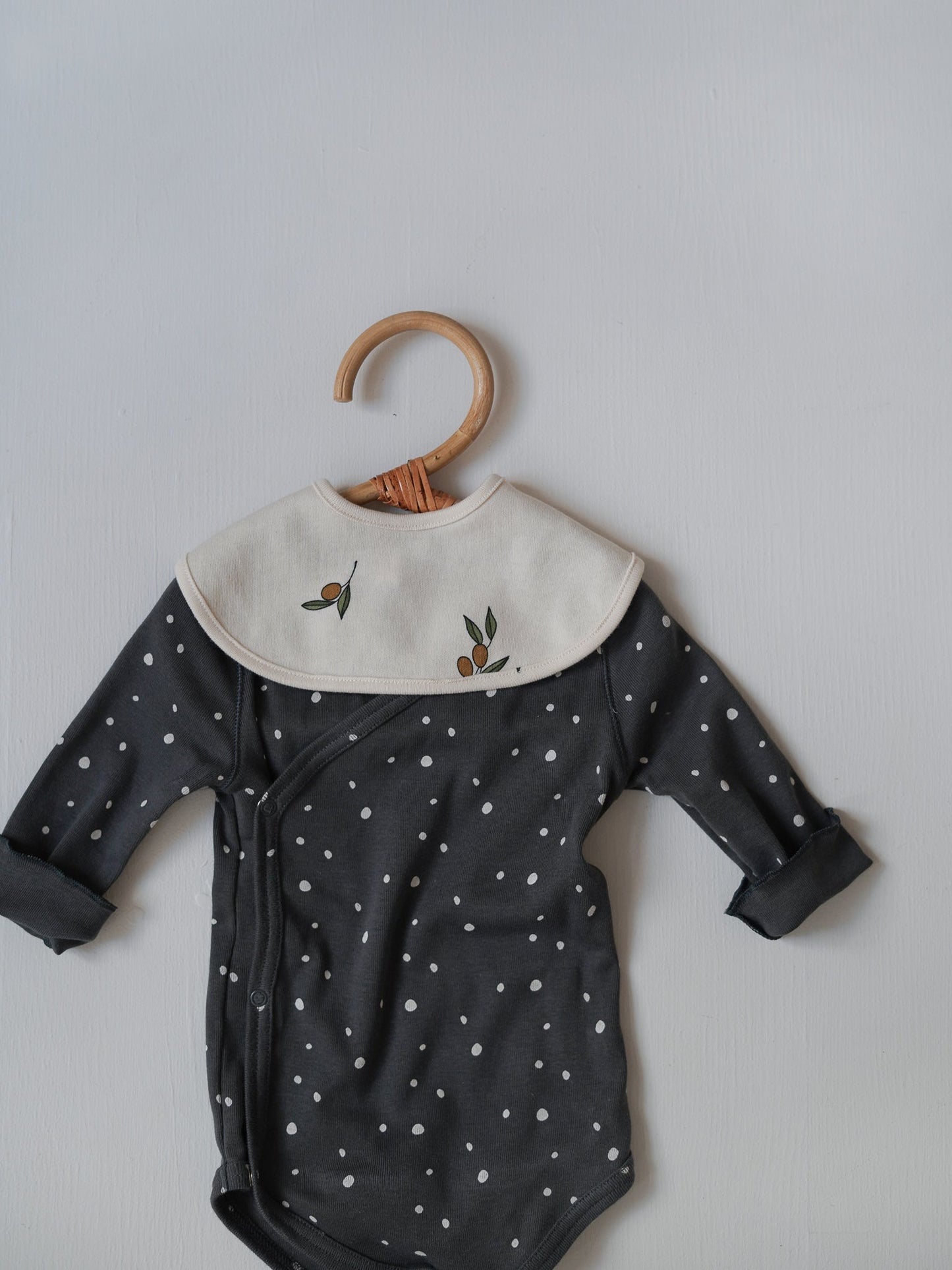 OLIVE GARDEN BIB [organic zoo]