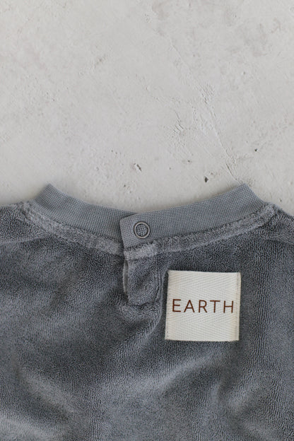 【緊急オーダー会】 Volume Sweatshirts [EARTH THE ARCHIVE]【2025年10月上旬以降発送予定】