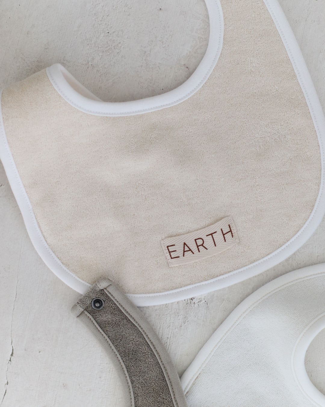 Organic Bib - Ecru Cream [EARTH THE ARCHIVE] (26AW)