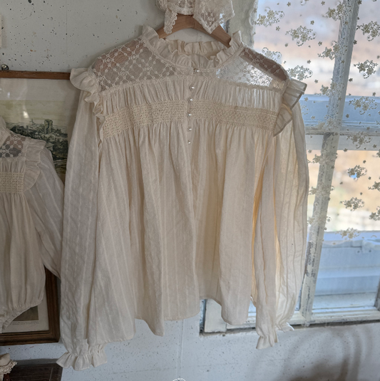 【予約商品】MOM-Ellis Mocking Blouse [Oren] (26SS)【2026年3月中旬以降順次発送】