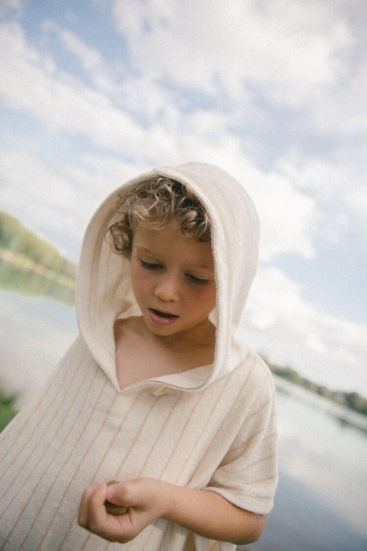 【26年11月オーダー会】 Hoodie Cape [EARTH THE ARCHIVE] (全1色) 【2026年3月上旬以降お届け予定】