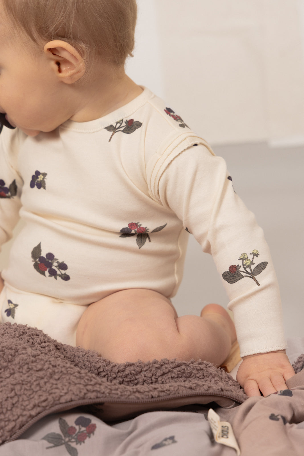 LALA BODYSUIT - ECRU / BLACKBERRIES [STUDIO BOHEME] (25AW)