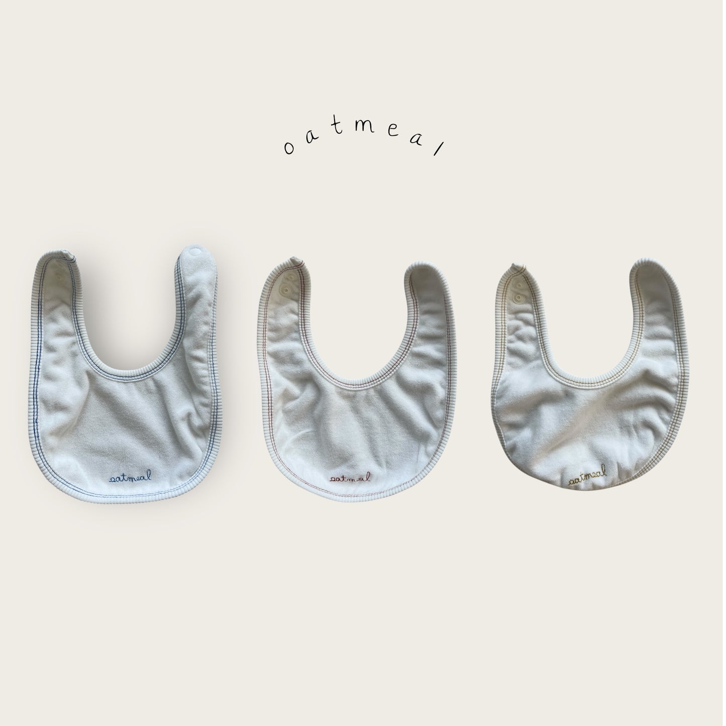 【予約商品】bebe-stitch bib [Oatmeal] (26SS)【2026年3月中旬以降順次発送】