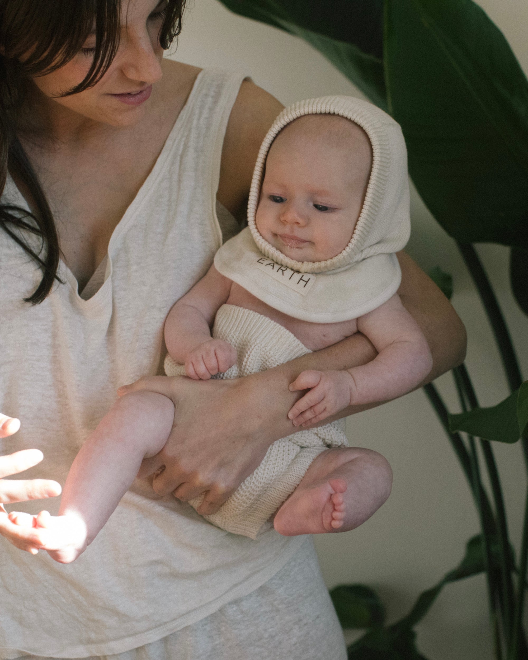 Organic new born bib - Ecru Cream [EARTH THE ARCHIVE] (26AW)