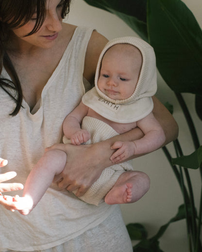 Organic new born bib - Ecru Cream [EARTH THE ARCHIVE] (26AW)