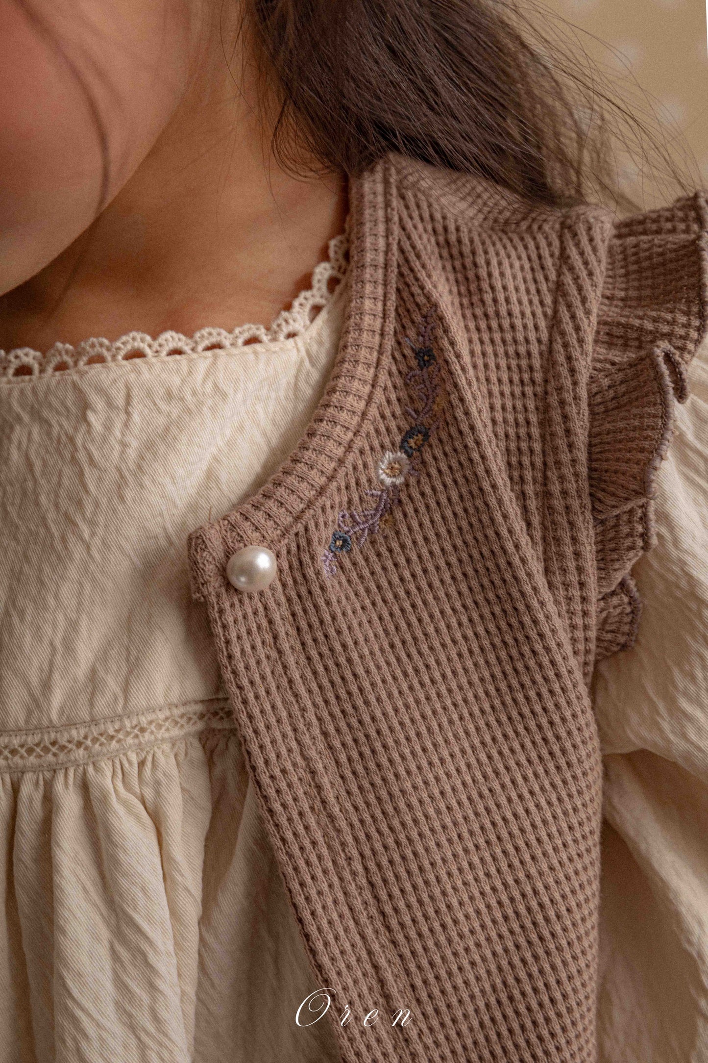 【予約商品】Emma embroidered vest [Oren] (26SS)【2026年3月中旬以降順次発送】