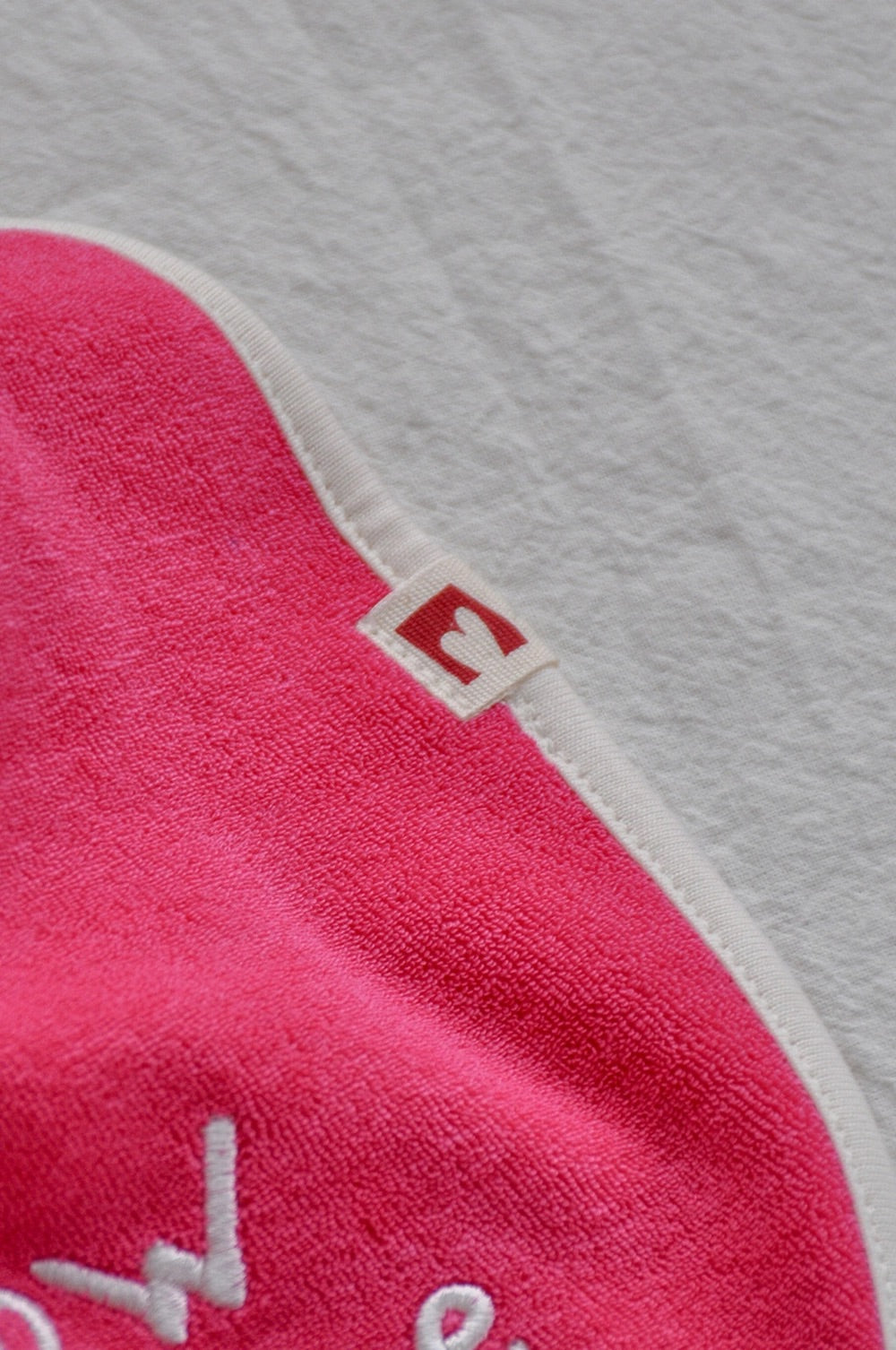 Lettering Bib - Hot pink [mwahmwah]【2026年7月下旬以降順次発送】