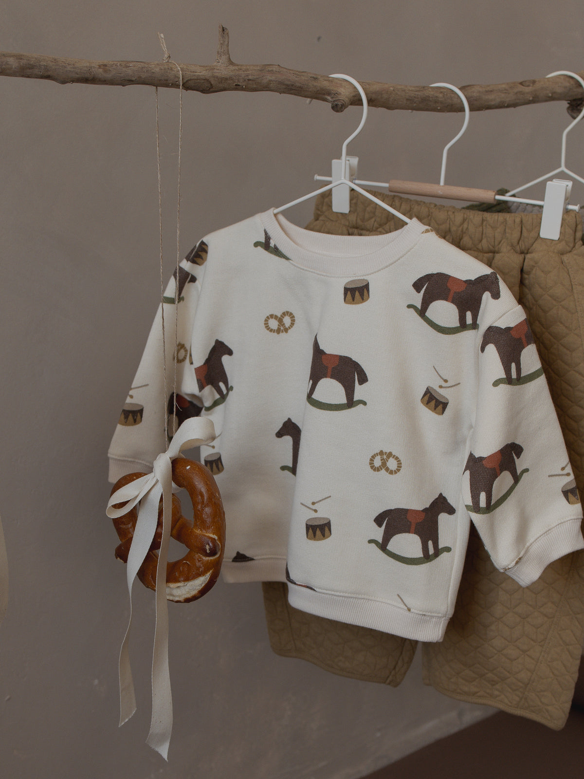 Horse Parade Sweatshirt [Organic Zoo](26XMAS)
