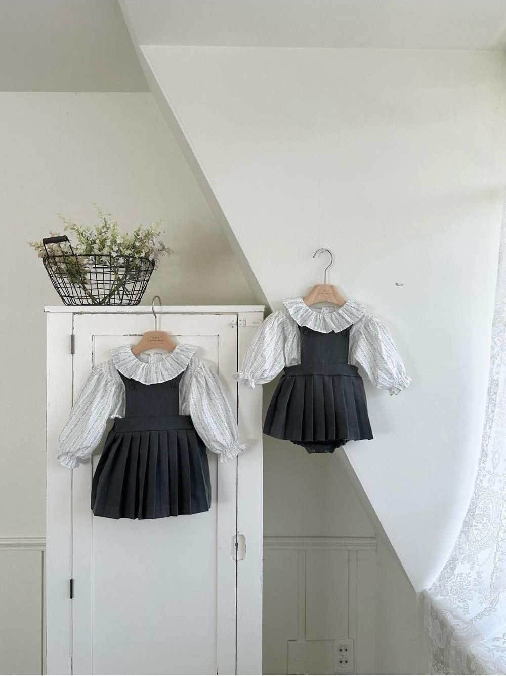Louis Pleat Suspender Skirt [monbebe]（2026AW） 6