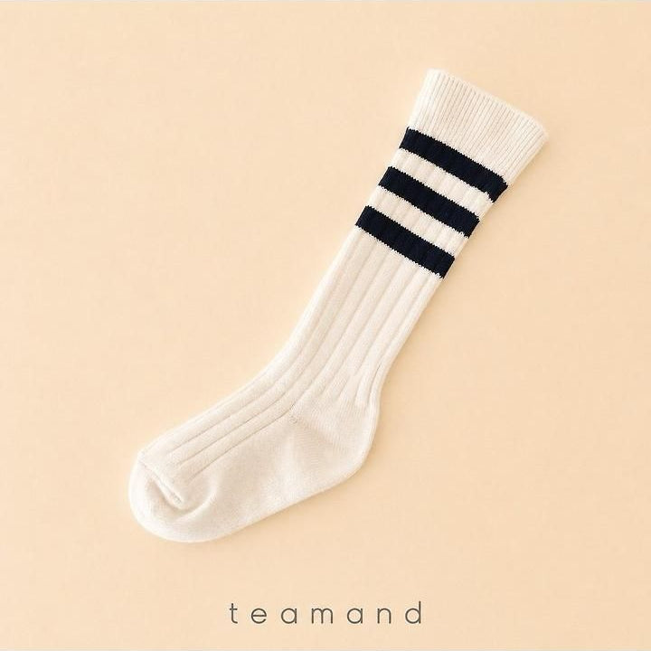 Three-Line Ribbed Knee Socks [teamand]（2026AW） 3