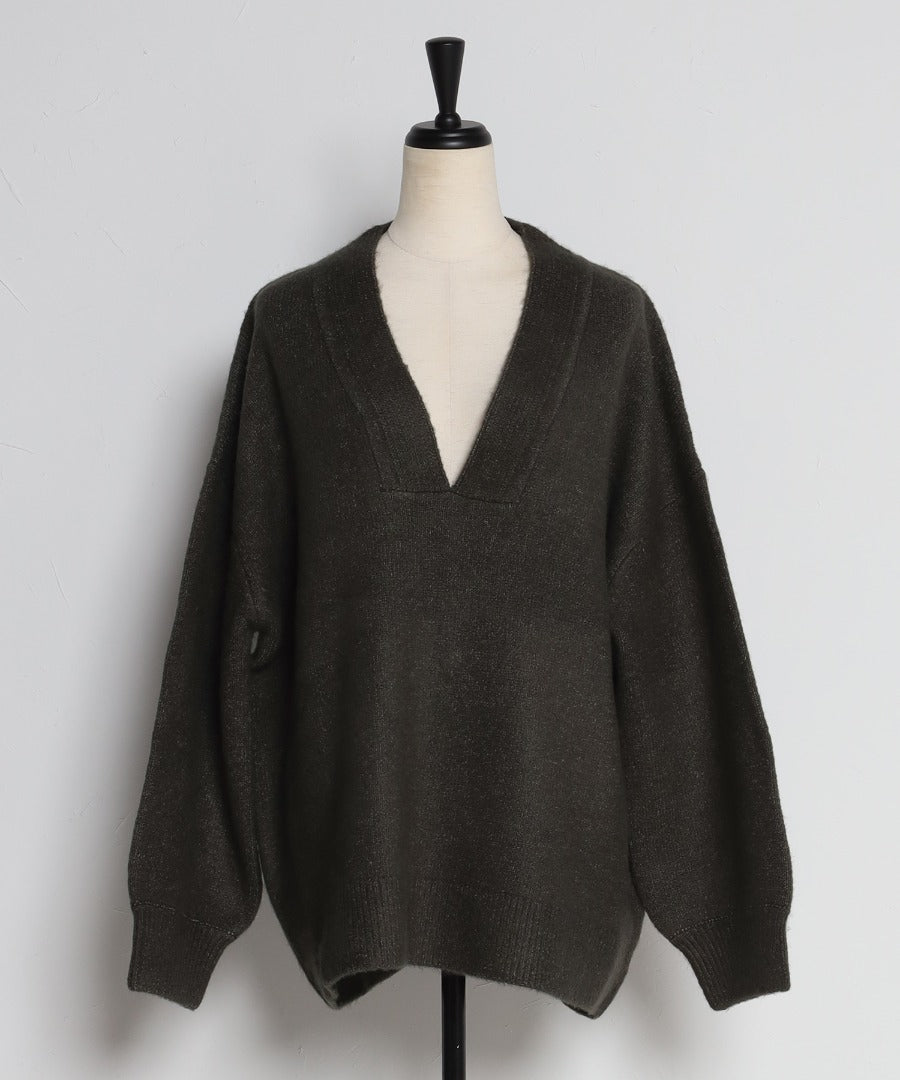 Deep V-Neck Knit [LADIES] 1