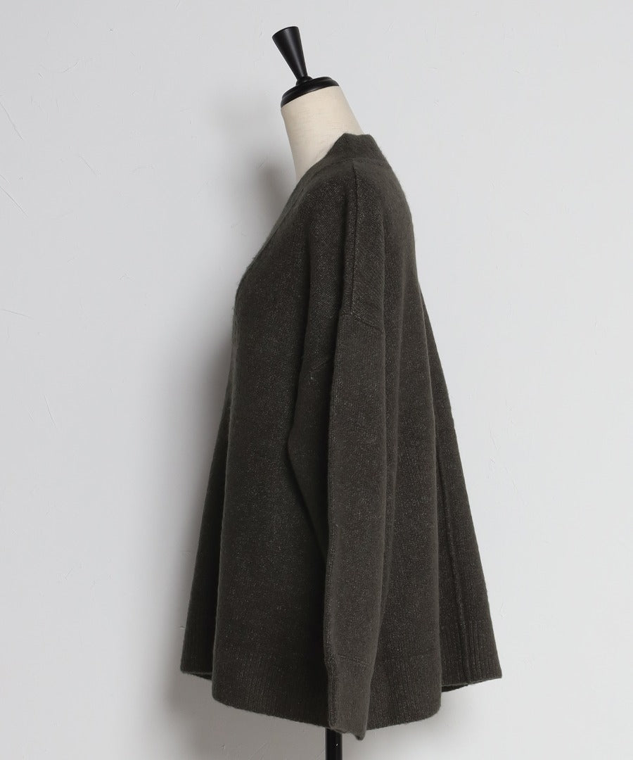 Deep V-Neck Knit [LADIES] 2