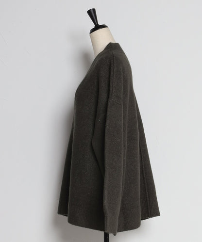 Deep V-Neck Knit [LADIES] 2
