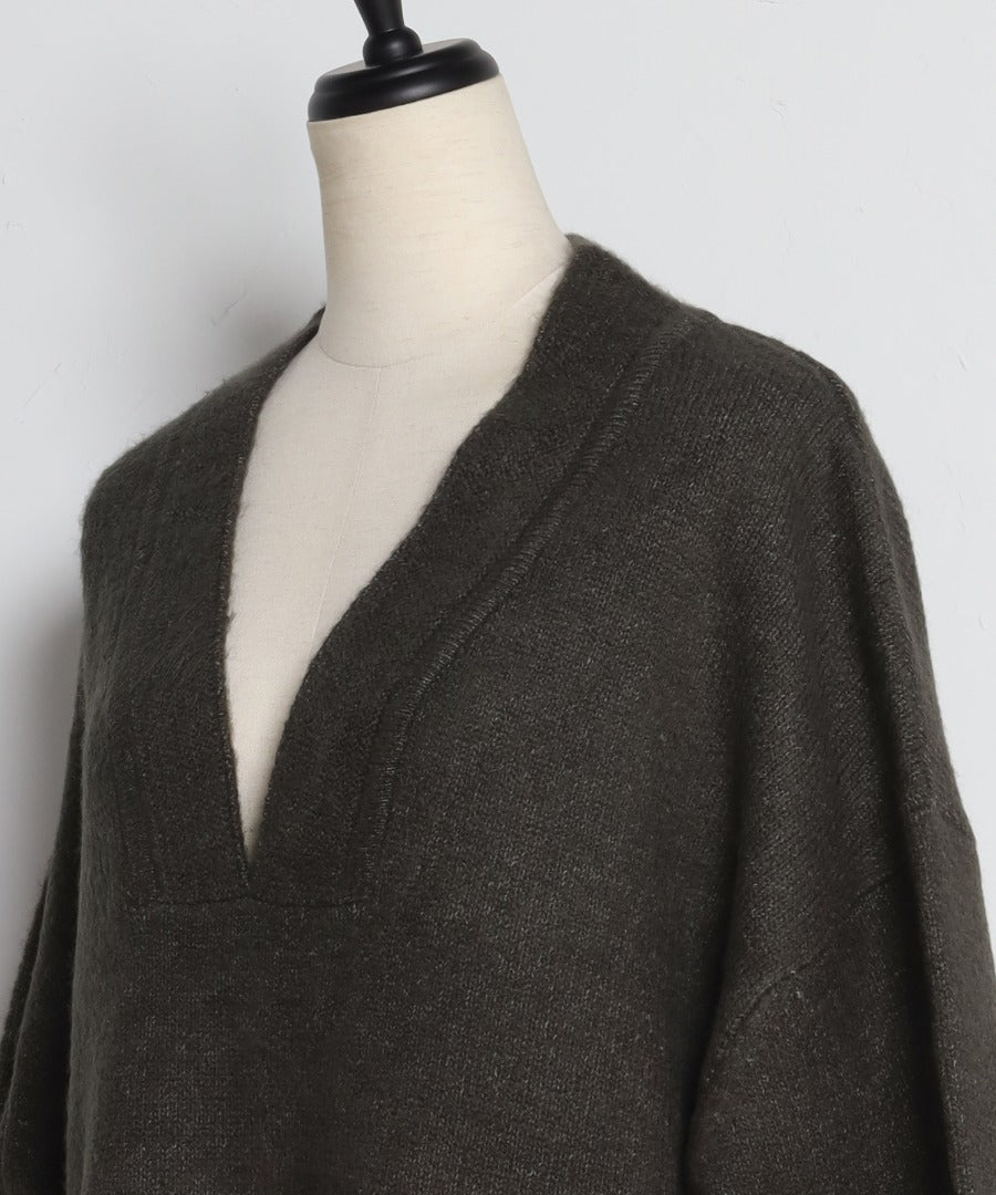 Deep V-Neck Knit [LADIES] 4