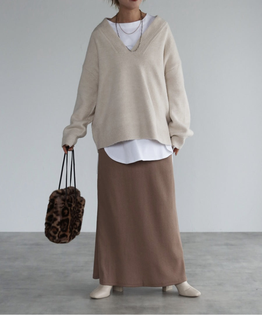 Deep V-Neck Knit [LADIES] 11