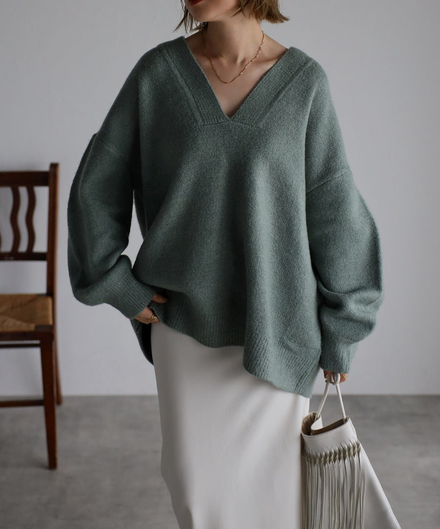 Deep V-Neck Knit [LADIES] 16