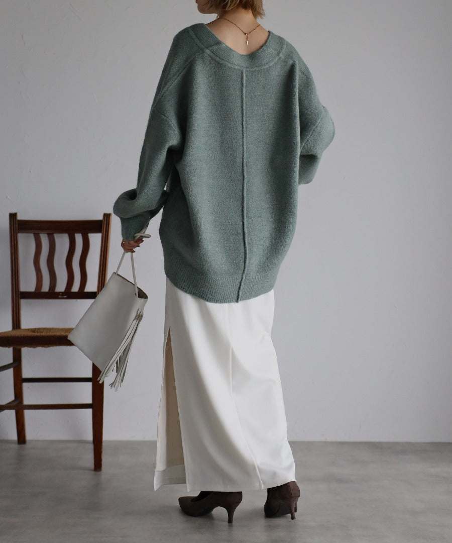 Deep V-Neck Knit [LADIES] 17