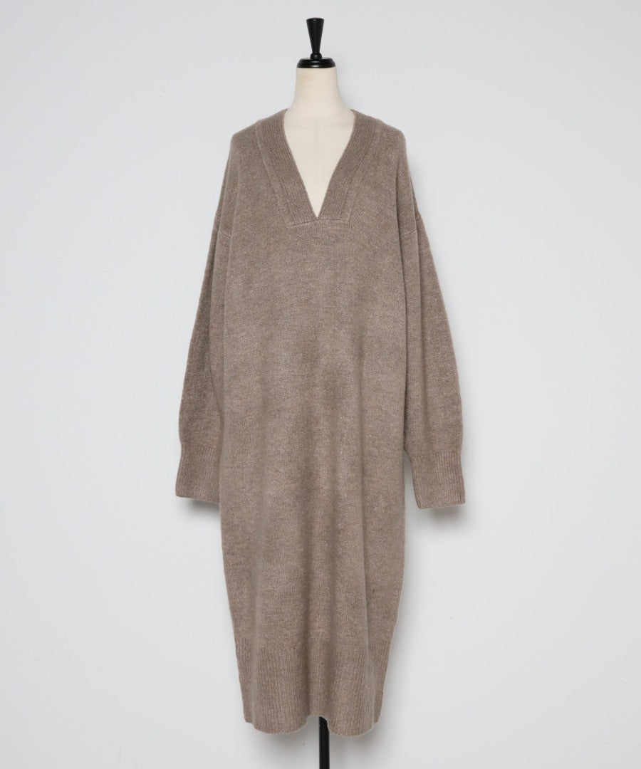 Deep V-Neck Knit Dress [LADIES] 3