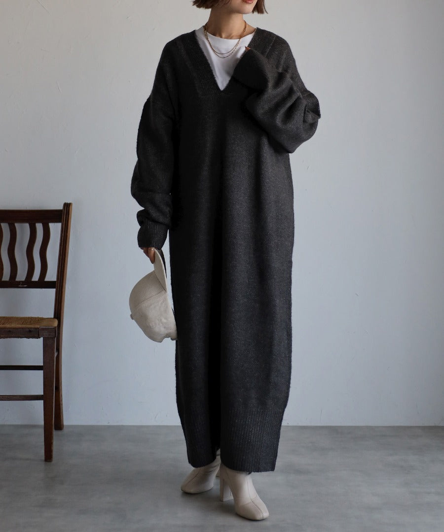 Deep V-Neck Knit Dress [LADIES] 21