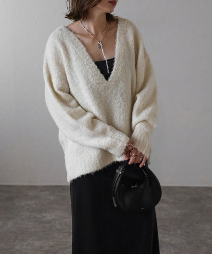 Boucle Deep V-Neck Knit [LADIES] 2