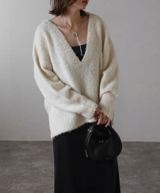 Boucle Deep V-Neck Knit [LADIES] 2