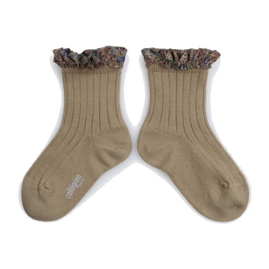collegien / Charlotte - Liberty Ruffle Ribbed Ankle Socks  (Petite Taupe)