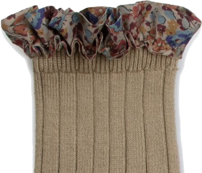collegien / Charlotte - Liberty Ruffle Ribbed Ankle Socks  (Petite Taupe)