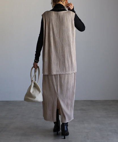 wavy pleats vest / beige