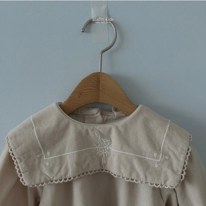 mongle stich blouse / light beige