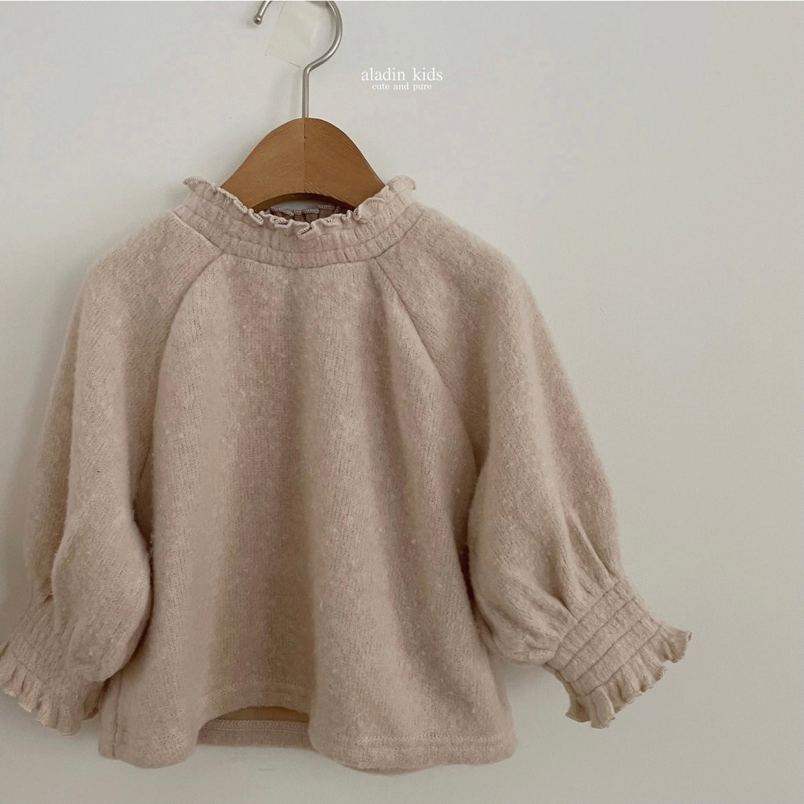 wool brush blouse / beige