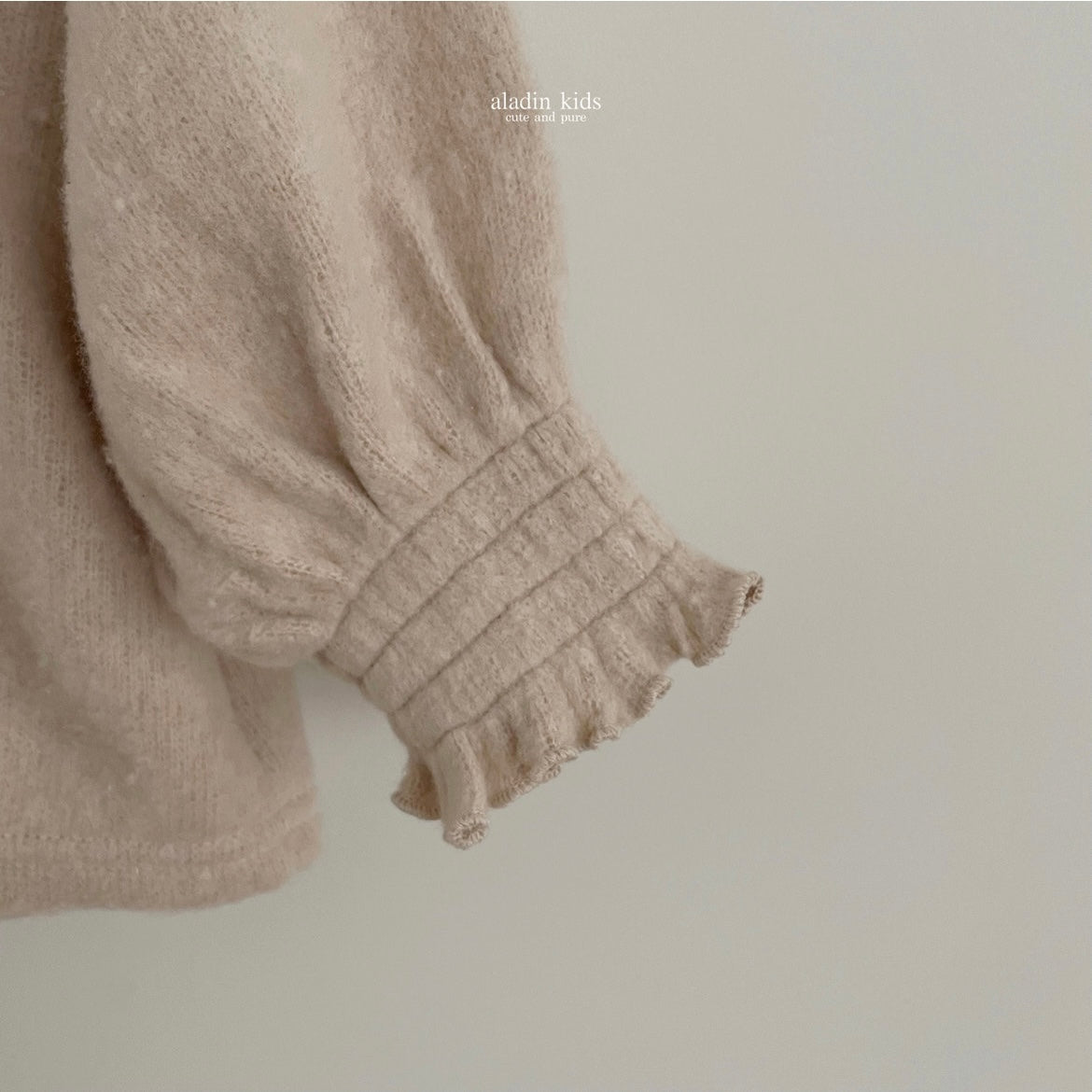 wool brush blouse / beige