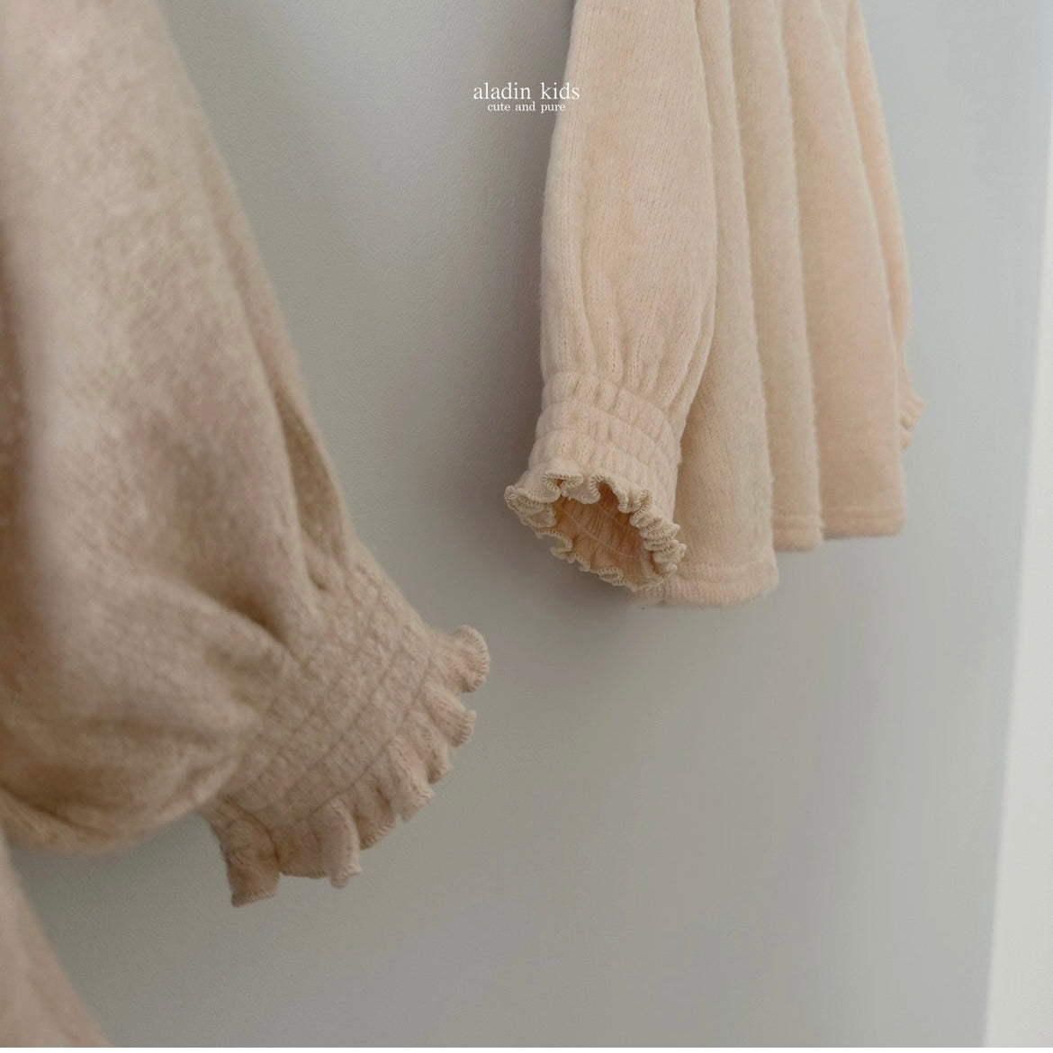 wool brush blouse / beige