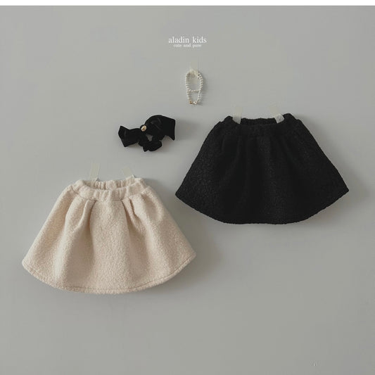 midi pin tuck skirt / black