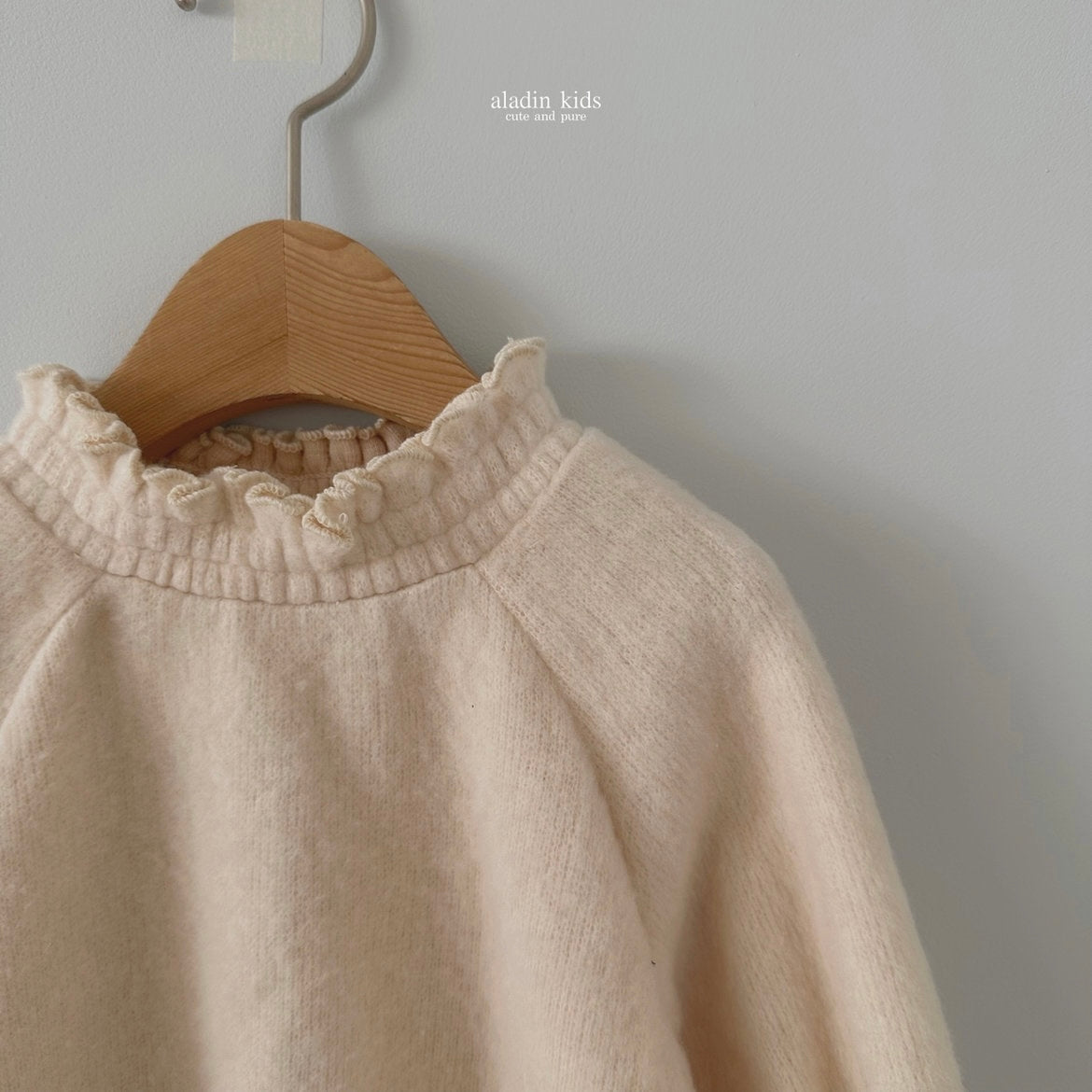 wool brush blouse / cream