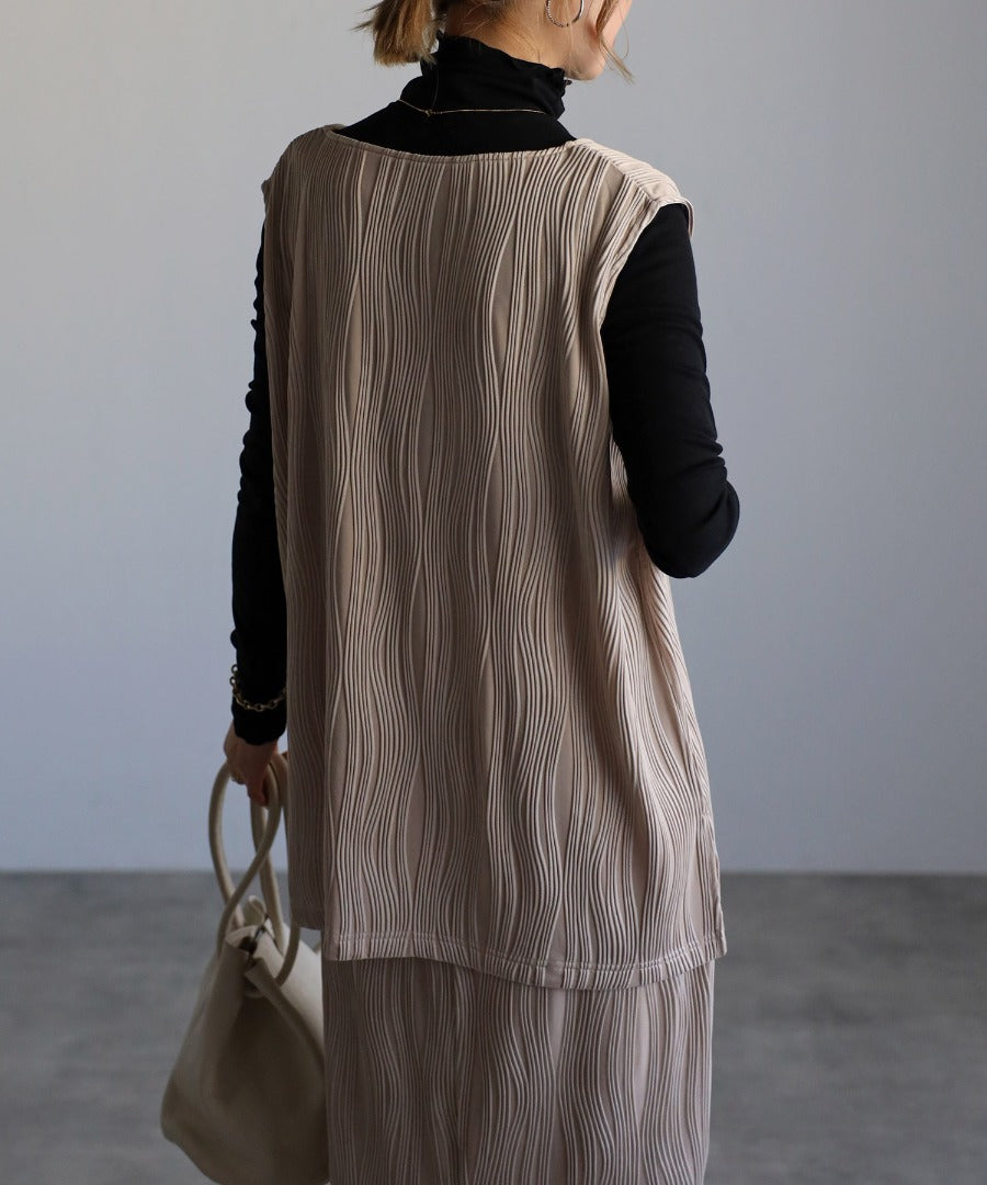 wavy pleats vest / beige