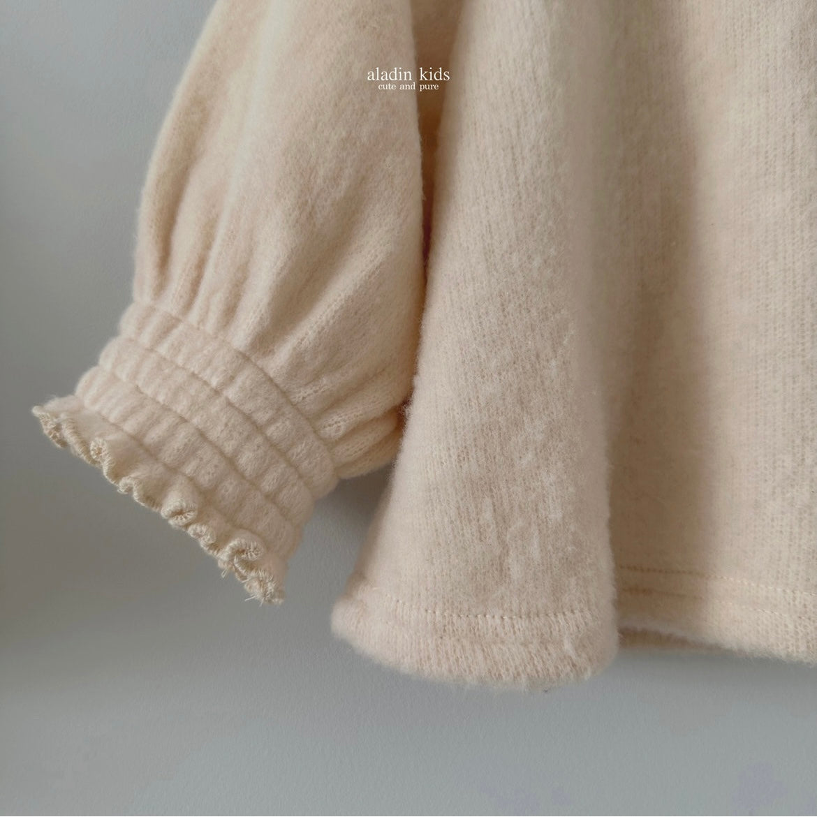 wool brush blouse / cream