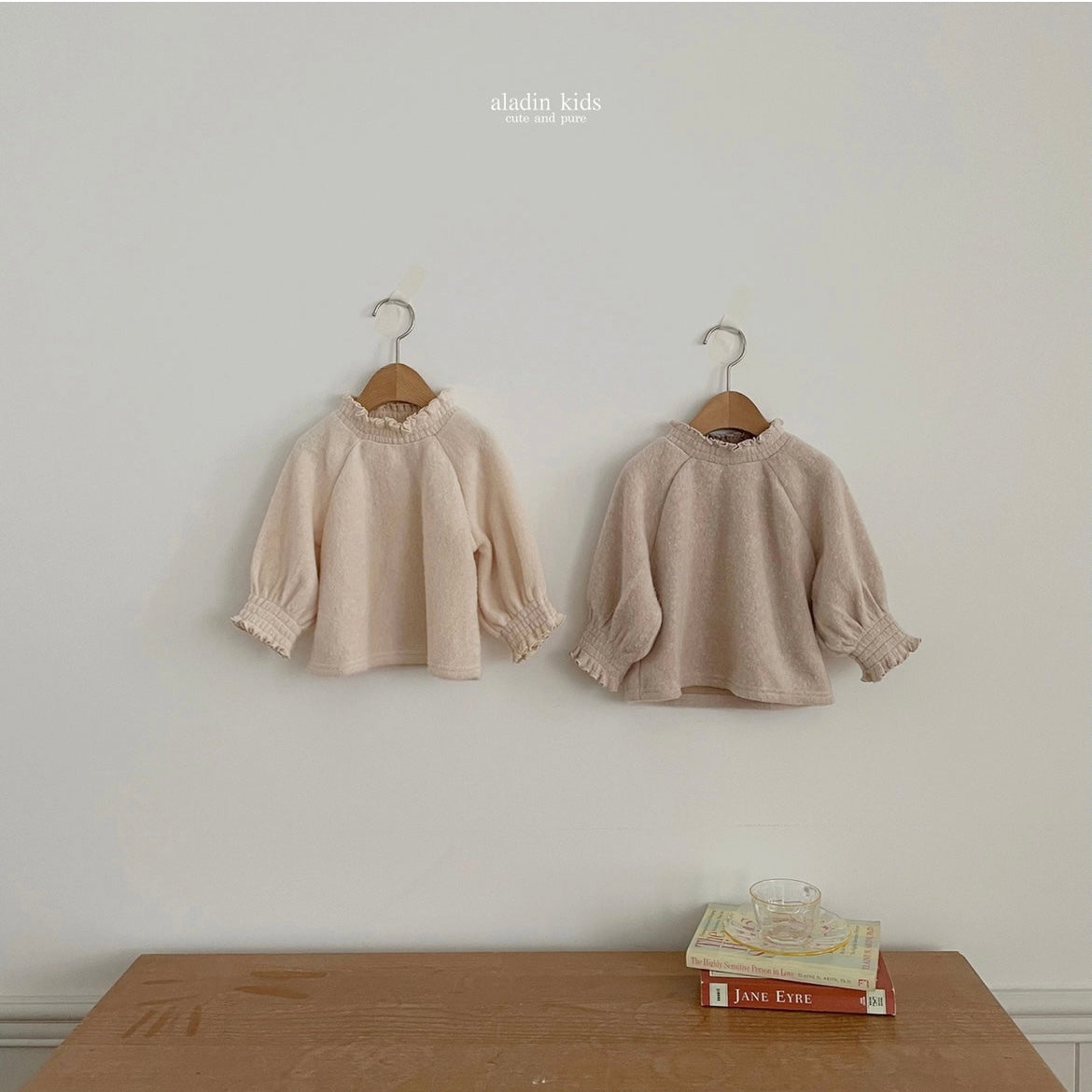 wool brush blouse / beige