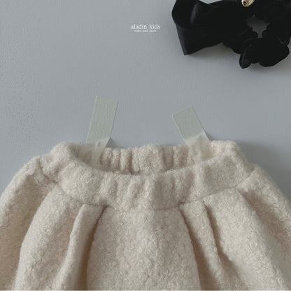 midi pin tuck skirt / ivory