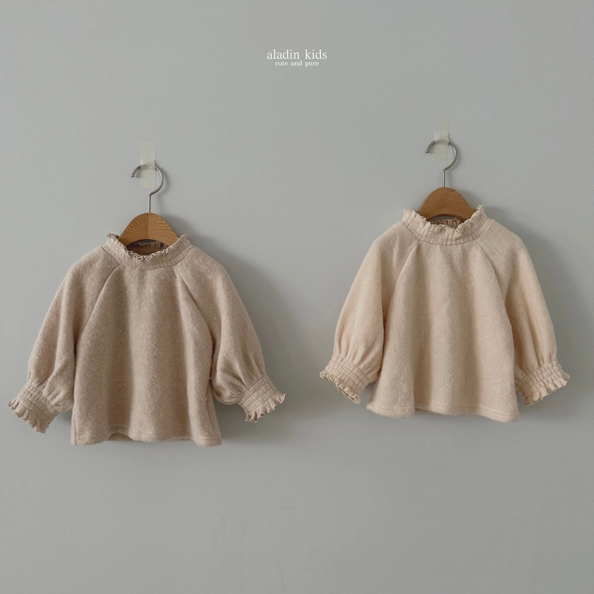 wool brush blouse / beige