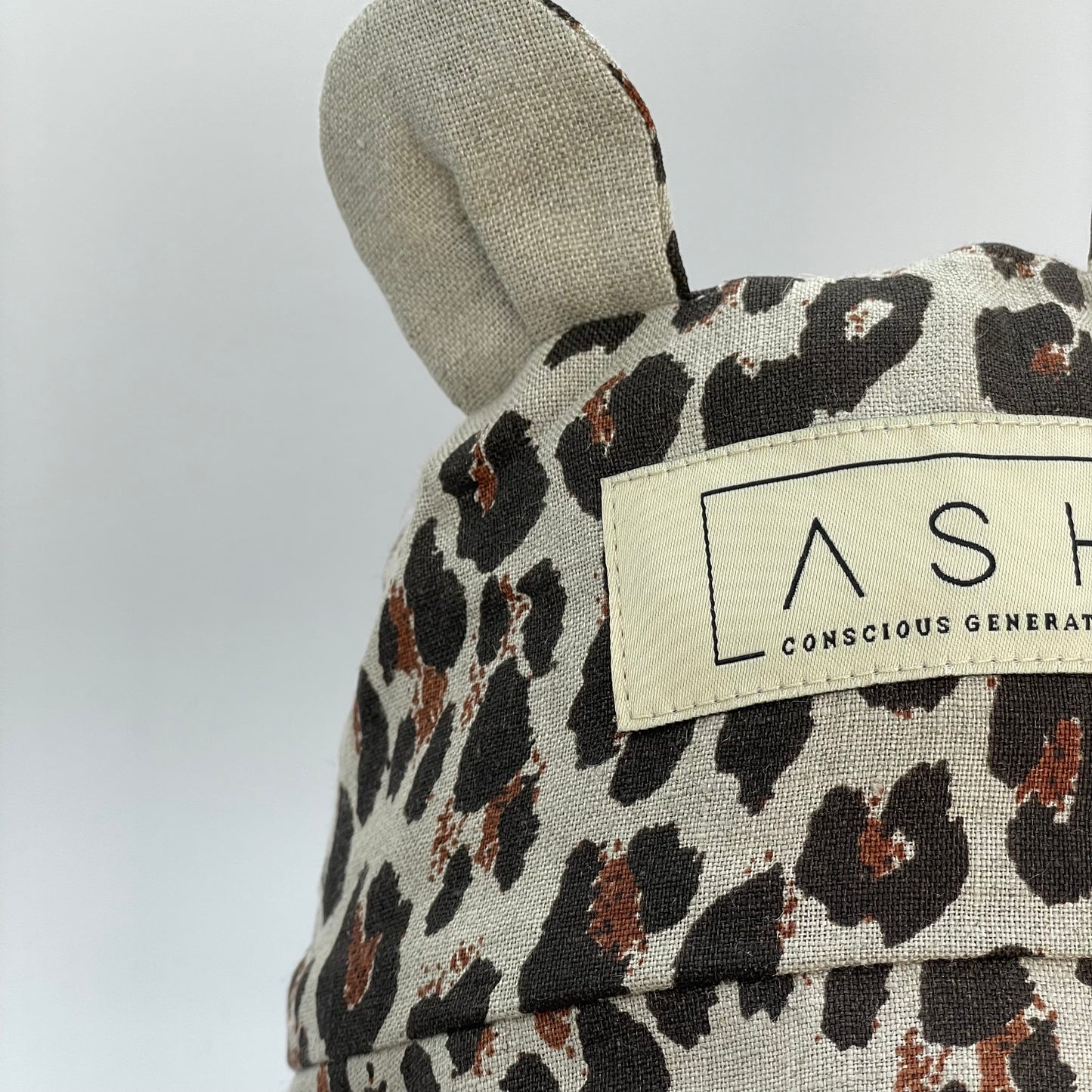 bear hat / leopard / straight / neutral [ASH generation]