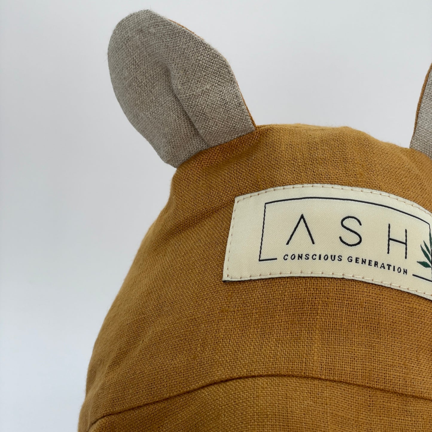 bear hat / ginger / straight / neutral [ASH generation]