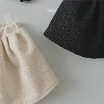 midi pin tuck skirt / ivory