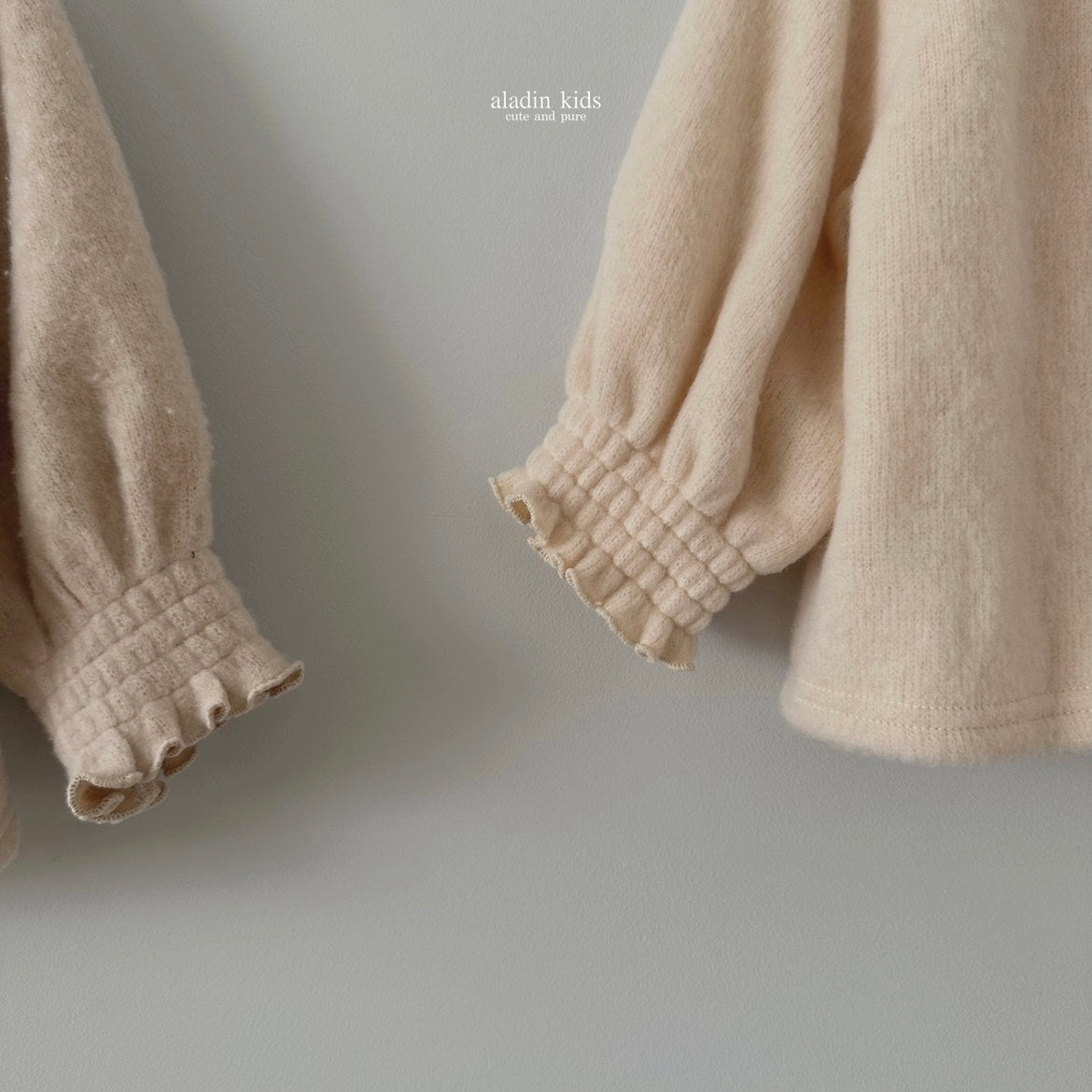 wool brush blouse / beige