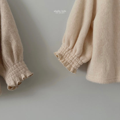 wool brush blouse / beige